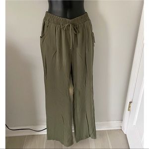 NWT Lightweight Olive Joe B Flow Pants. Size Medium